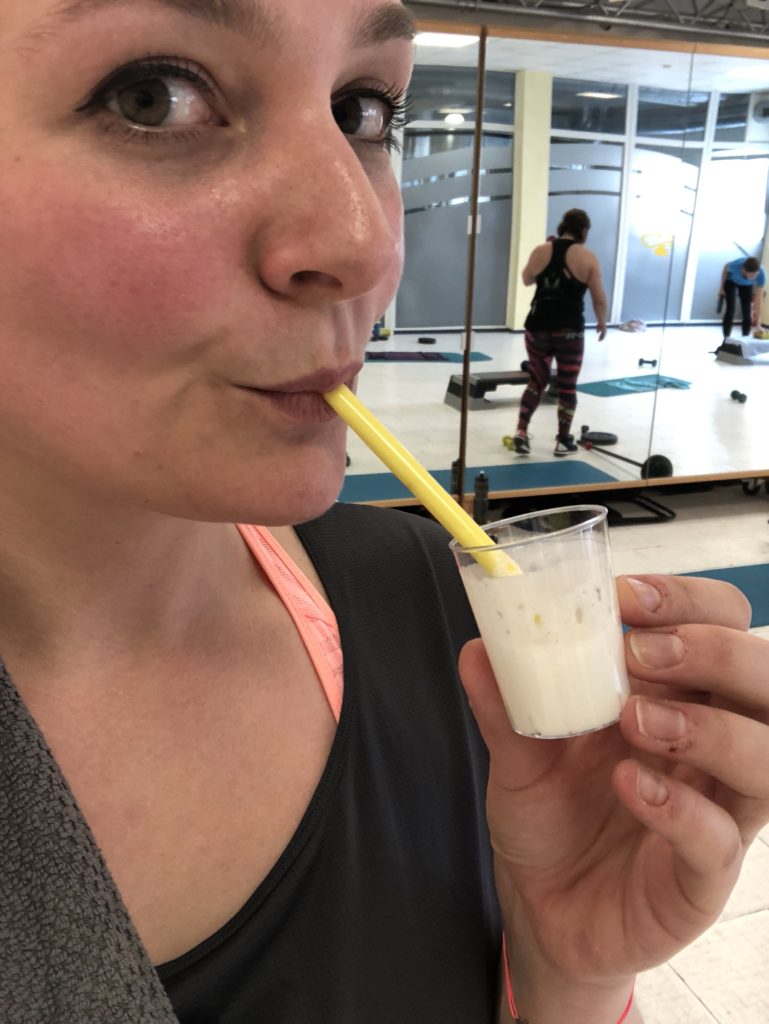 Von Fitness-Fee Silvi gab's am Schluss noch einen kleinen Eiweißschub zum Trost. ©Nina-Carissima Schönrock