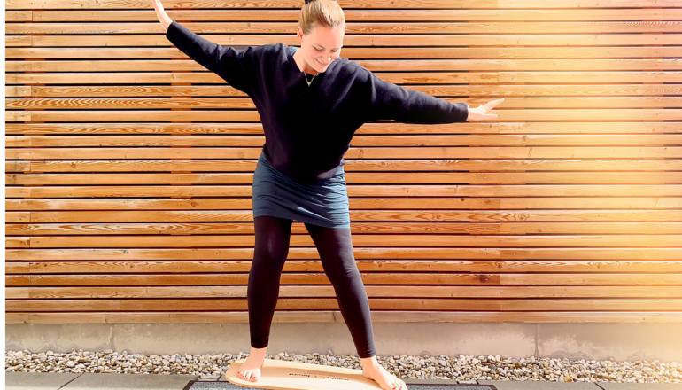 Gleichgewicht trainieren, Balance Board, Nina-Carissima Schönrock