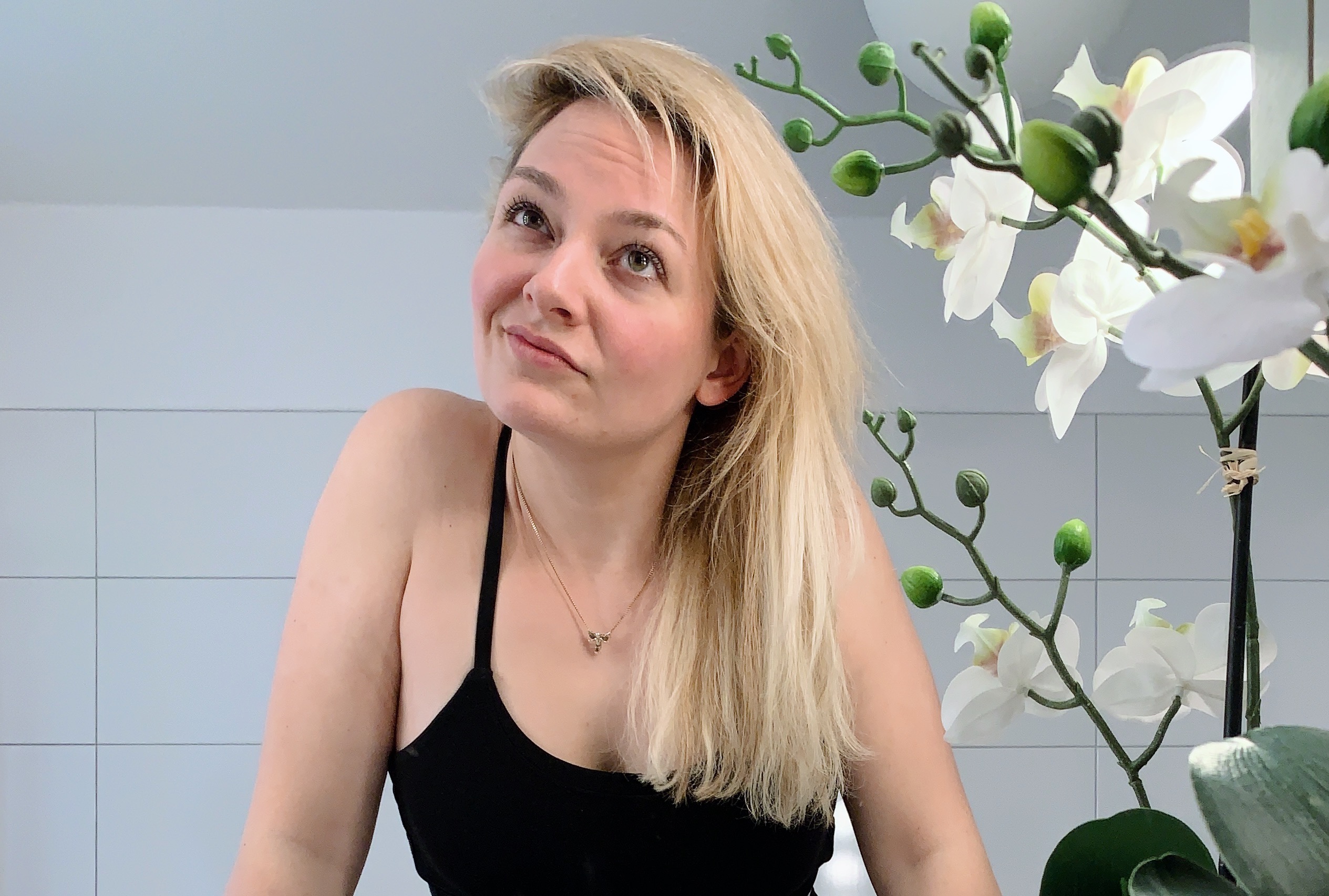 Hautpflege im Winter, Frau im Bad, Hautpflege